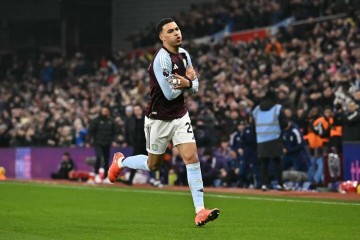 维拉“寒王”，已进化成英超新型前腰代表