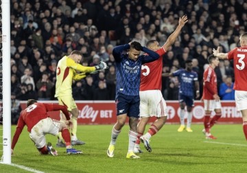 世界杯app下载-1.2亿巨星爆粗！阿森纳9天2连平+7分领跑 官媒被冲：等曼城追上？